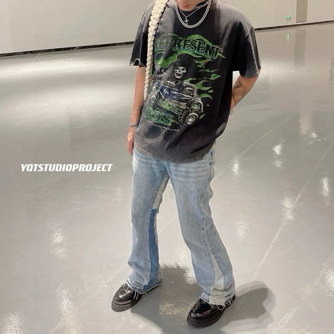 -Size upper body P246#G11 GALLERY DEPT. Denim bell-bottoms, washed and distressed spliced ​​jeans. GALLERY is attracted by these bell-bottoms. Whether it is a reset of Carhartt or Levis, it creates a strong brand style. Since these pants are modified from rare vintage, the production capacity is limited. Therefore, after many icons wore them, these pants were once hard to find. Later, perhaps due to the improvement of GD's business in the past two years and the expansion of production lines, the brand itself lowered the price, so I can't wait any longer for these pants this year and will definitely buy them. During the process of the denim washing plant, the owner of the washing plant helped introduce a boss who had worked for Levi's foundry and started his own business. This also paved the way for the following styles. Therefore, Levi's remodeled single product for the base plate is really familiar. Whether it is the fabrics supplied or the lathes used in production, there is nothing to choose from. -Color: blue -Size: S-XXL (corresponding to 28-36)